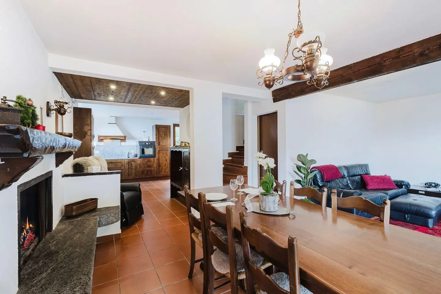 Faszinierendes Tessiner Haus mit Garten und Pergola auf zwei Etagen - Foto 4 von 13