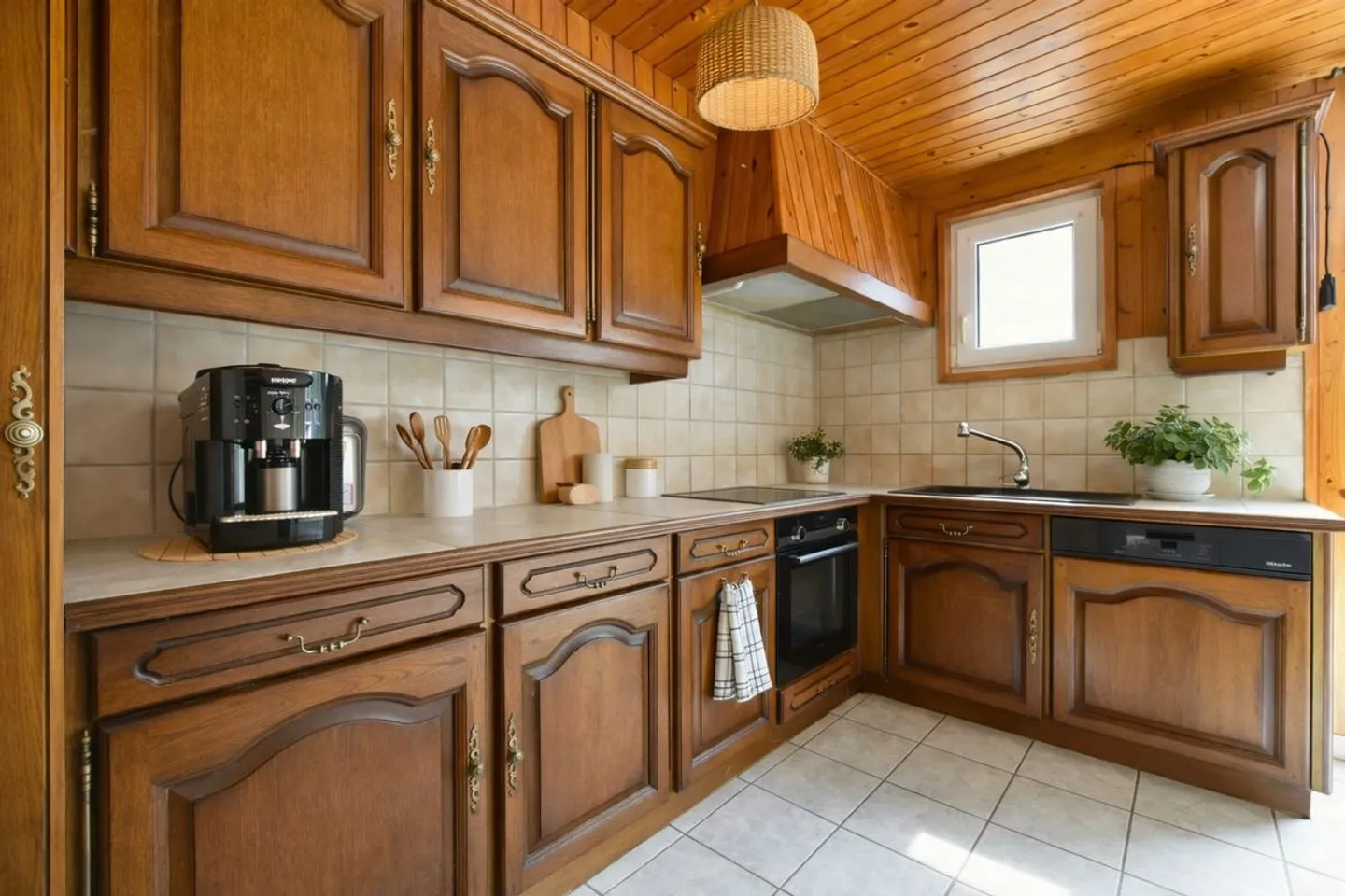 Comfort, space and light - Semi-detached villa with swimming pool - Photo 4 of 12