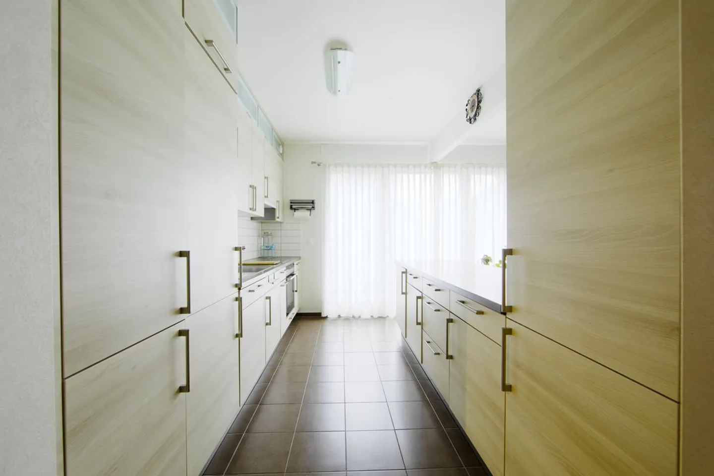 EXKLUSIVITÄT - Helle 4-Zimmer-Wohnung mit überdachter Terrasse, privatem Garten - Box zusätzlich - Châtelaine EXKLUSIVITÄT AGCI IMMOBILIEN - Foto 3 von 11