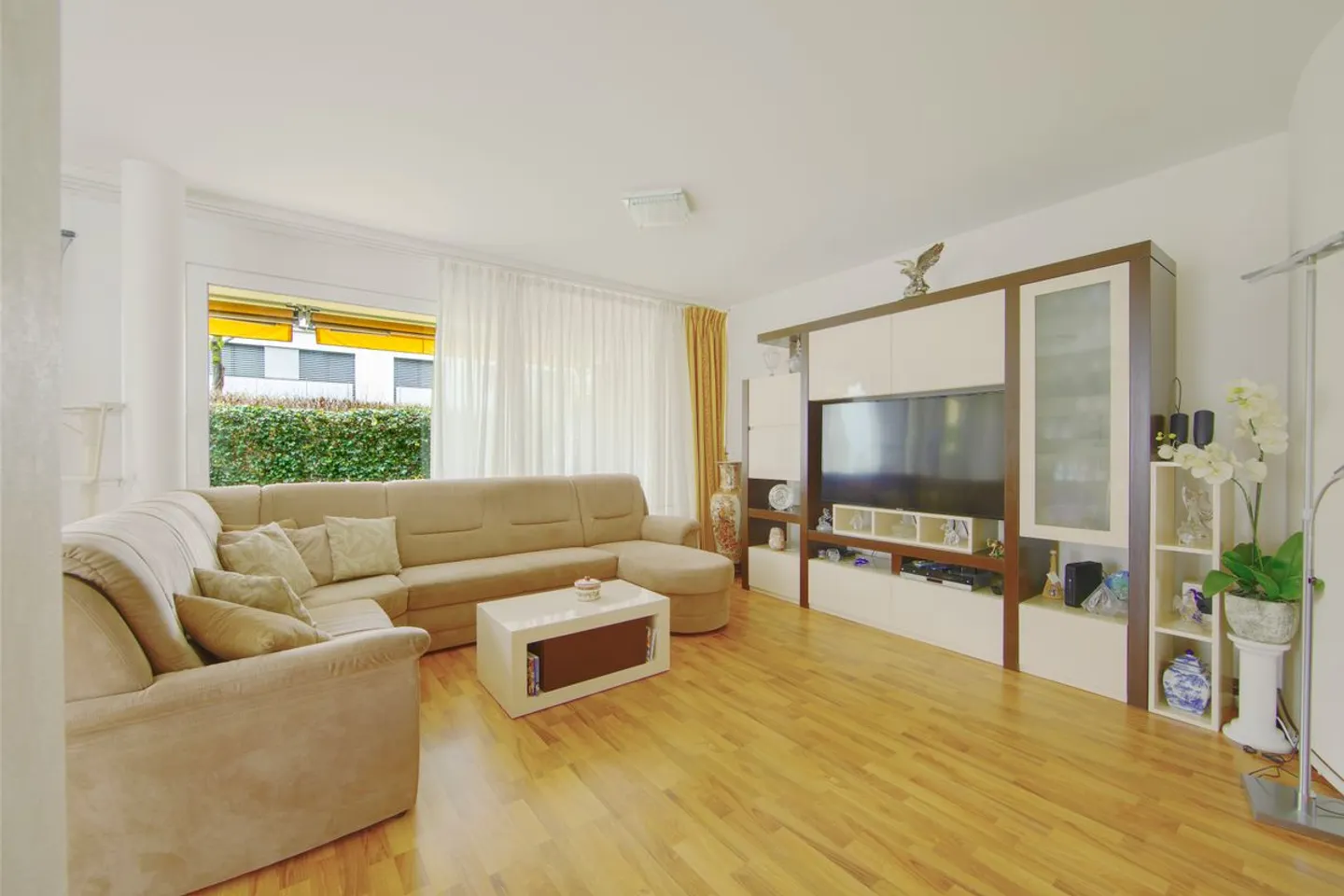EXKLUSIVITÄT - Helle 4-Zimmer-Wohnung mit überdachter Terrasse, privatem Garten - Box zusätzlich - Châtelaine EXKLUSIVITÄT AGCI IMMOBILIEN - Foto 4 von 11