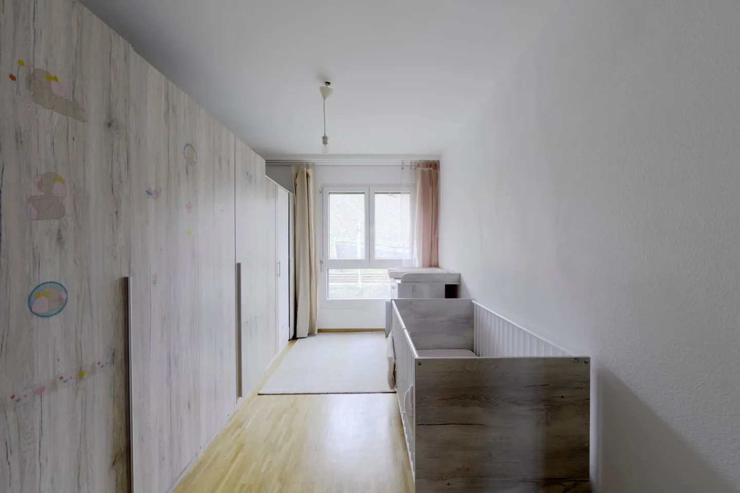 Bright 4-Room Apartment - Photo 5 of 11