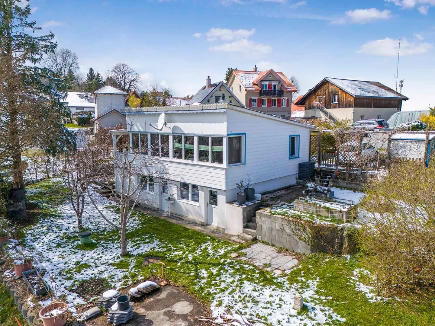 Charmantes Einfamilienhaus an sonniger und ruhiger Lage mit freier Fernsicht - Photo 1 of 13