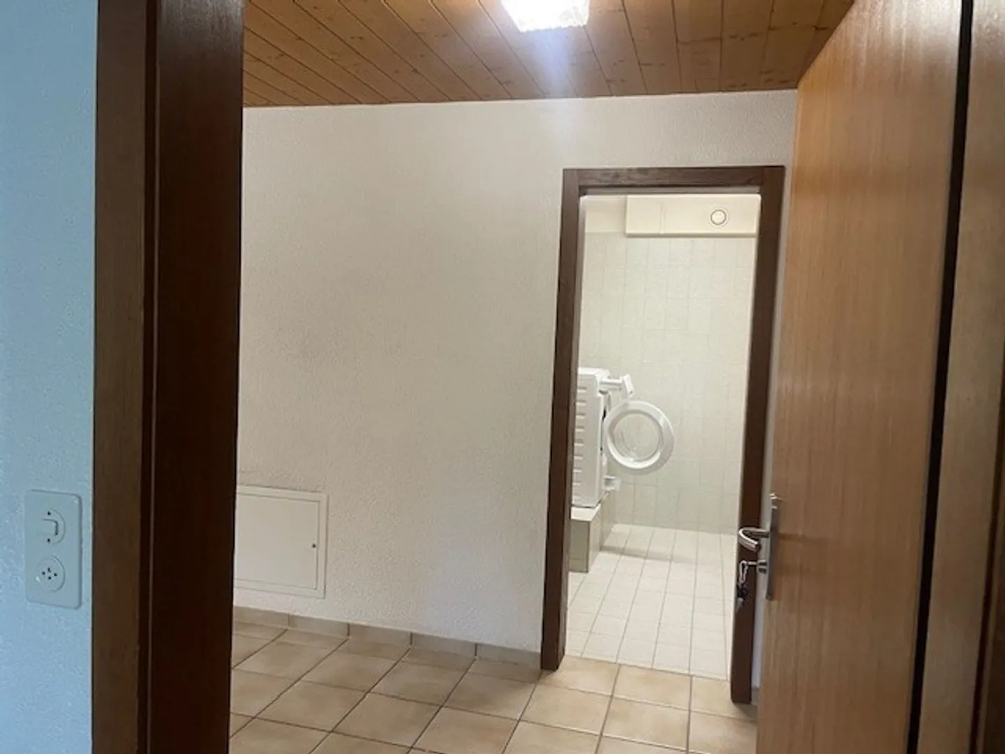 Spacious 2.5-room apartment with 100 m² of living space - Photo 4 of 8