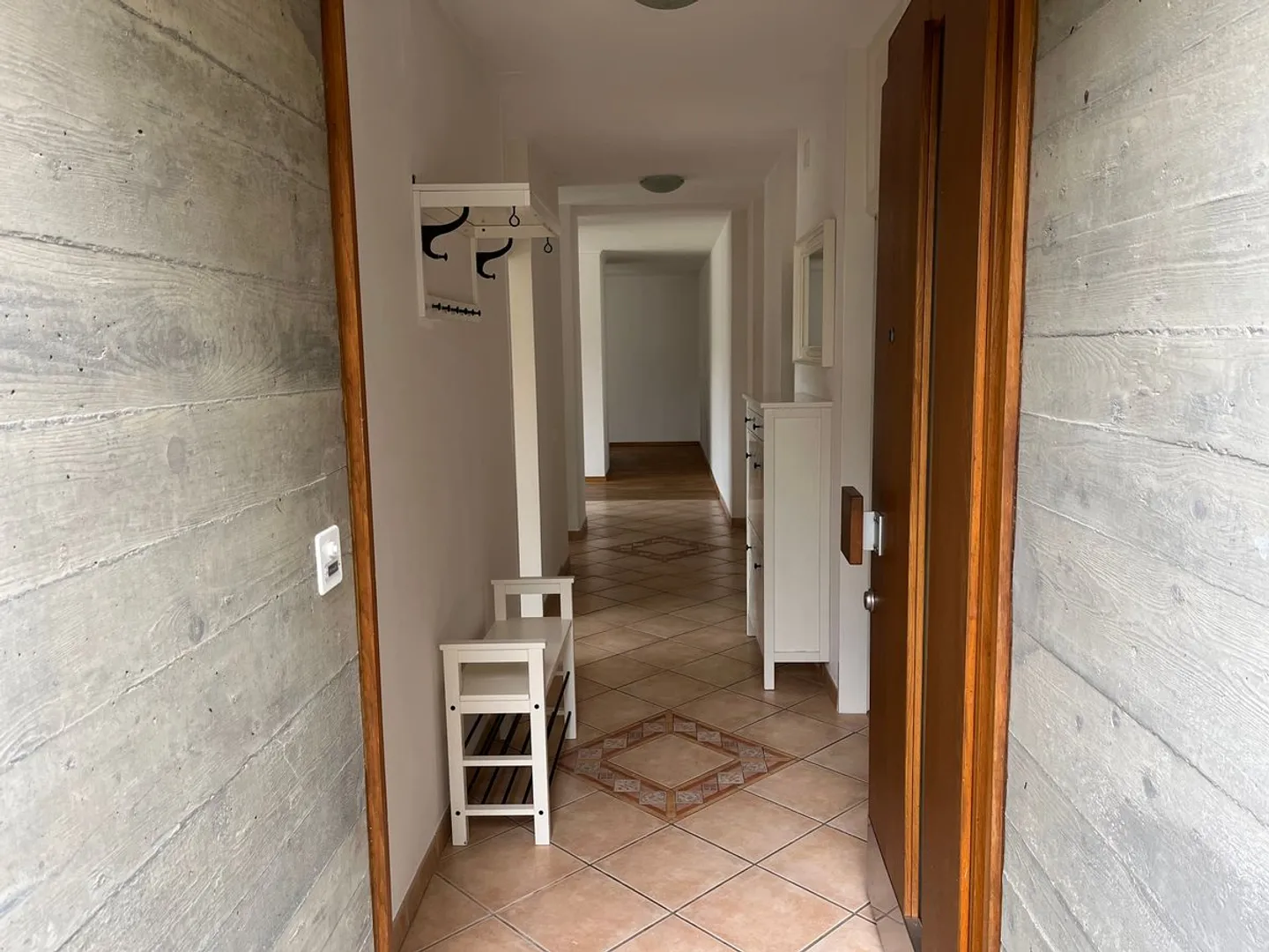 Attractive 3.5 Room Garden Apartment for Rent - Photo 2 of 9