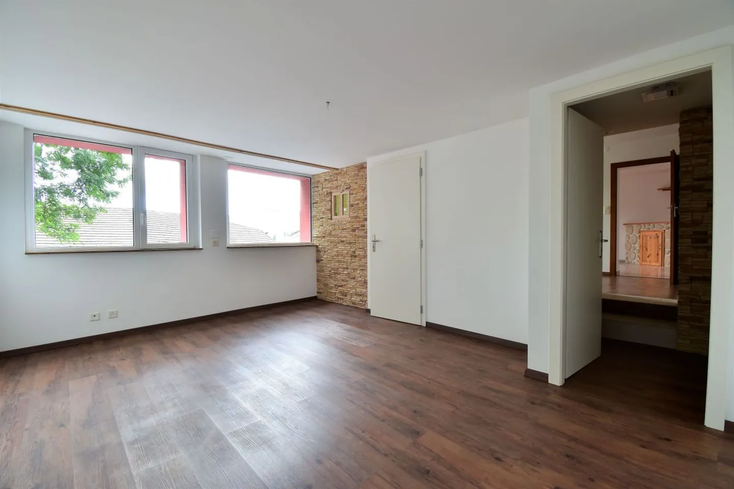 Incantevole appartamento di 4,5 locali ristrutturato nel cuore del paese - Foto 13 di 13