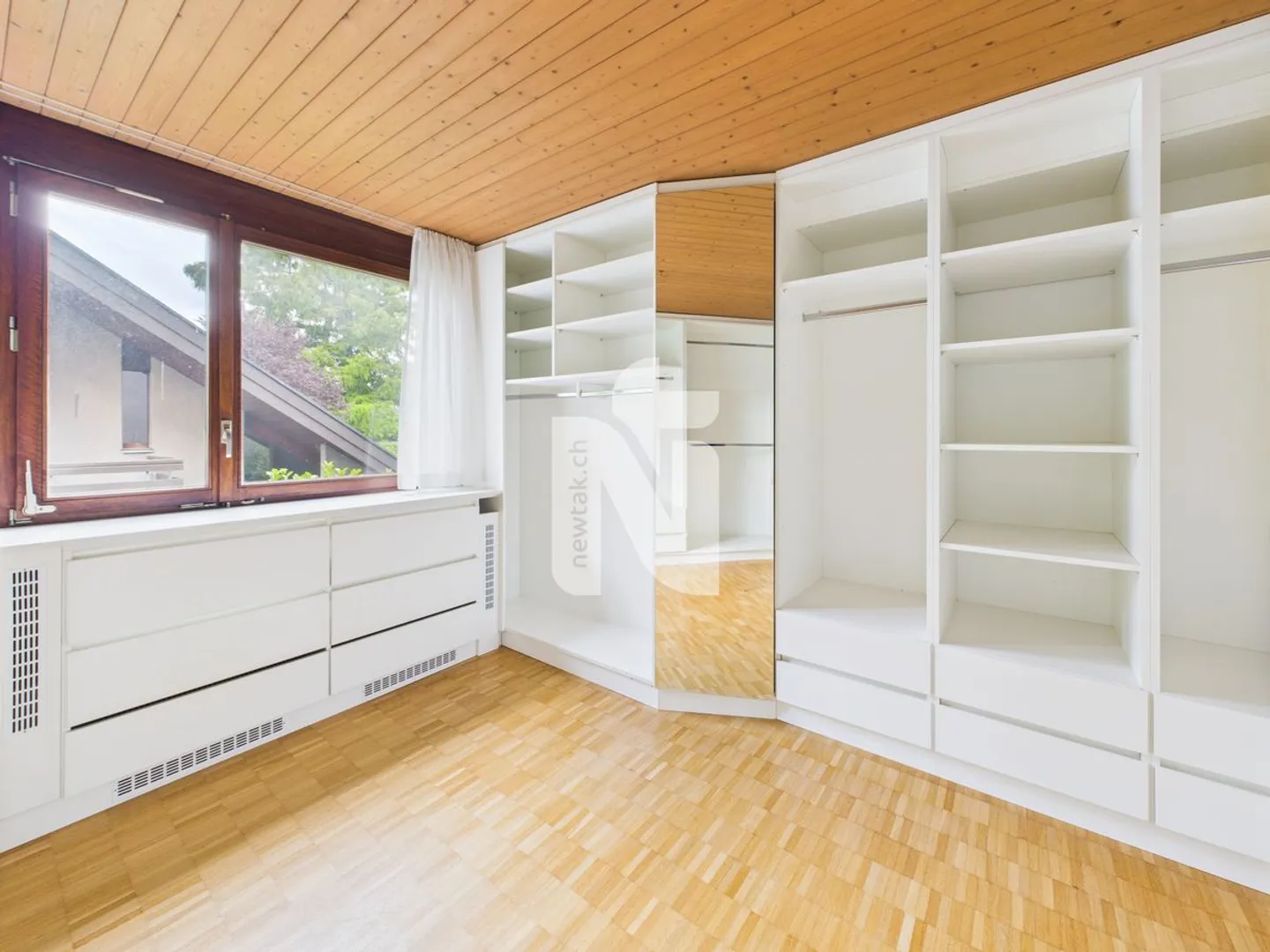 Freistehendes 6.5-Zimmer-Einfamilienhaus auf vier Etagen mit grossem Garten, Garage und Wellnessbereich in ruhiger, exklusiver Lage auf dem Bruderholz - Foto 13 von 13