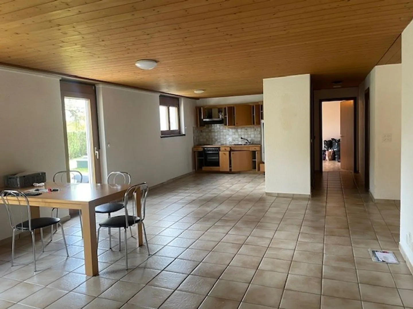 Spacious 2.5-room apartment with 100 m² of living space - Photo 2 of 8