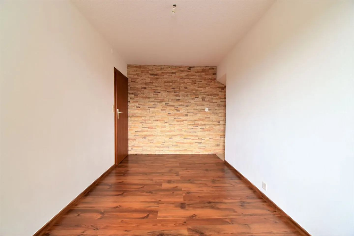 Incantevole appartamento di 4,5 locali ristrutturato nel cuore del paese - Foto 11 di 13