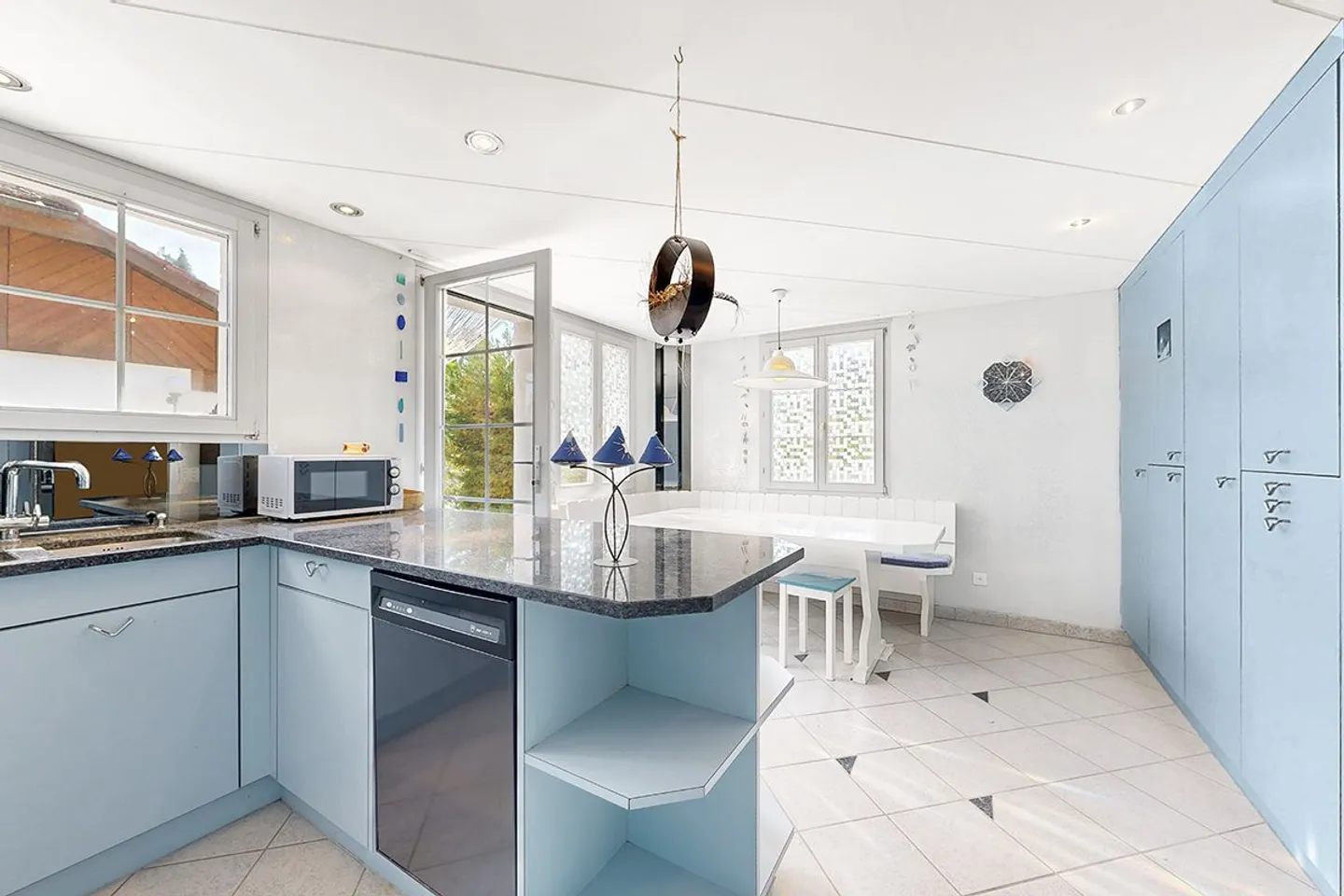 Ampia casa unifamiliare con 9 stanze a Bütschwil - Foto 6 di 13