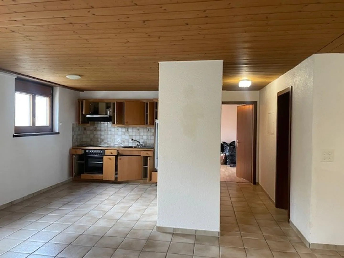 Spacious 2.5-room apartment with 100 m² of living space - Photo 1 of 8