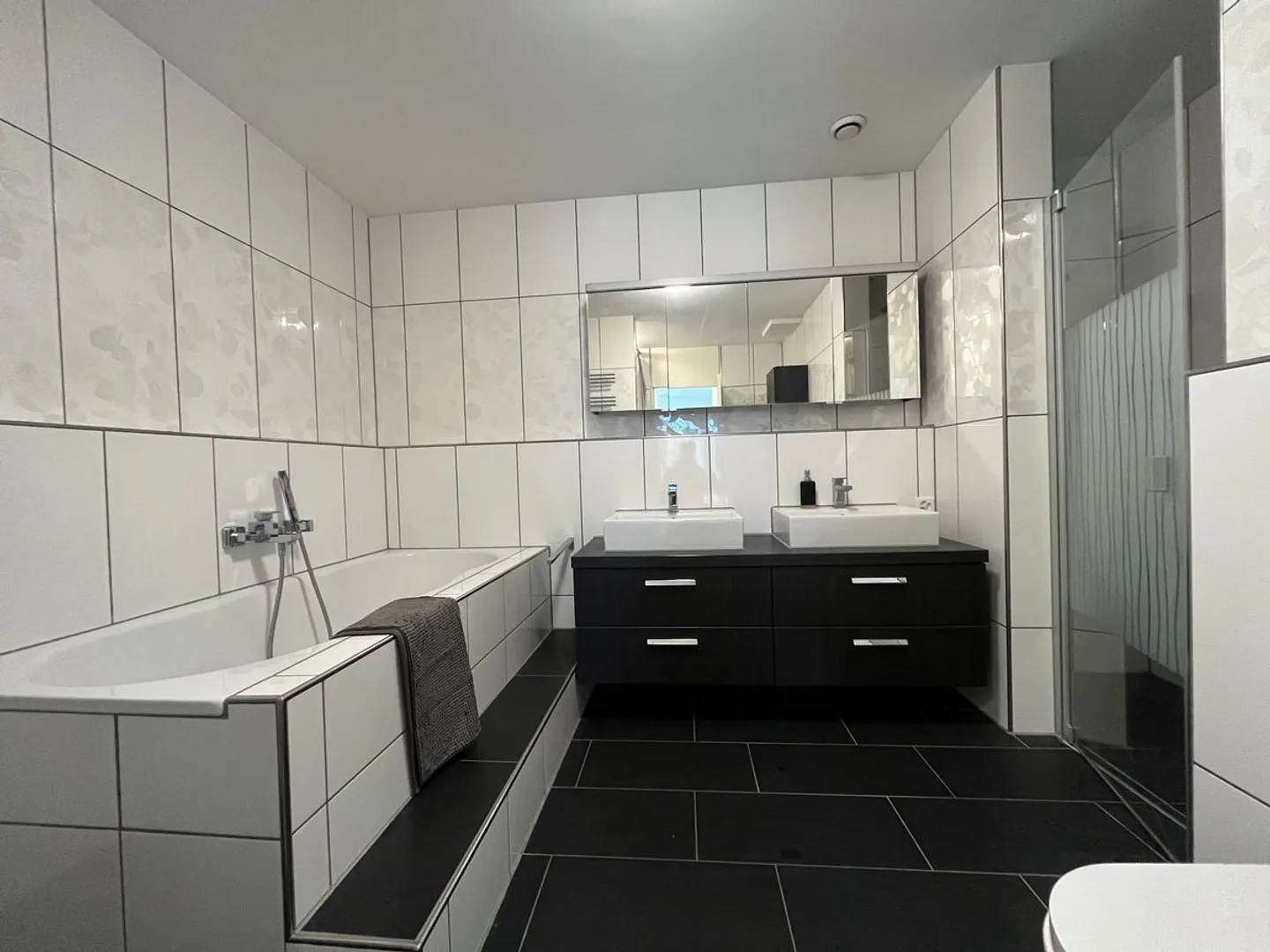 Attractive 3.5 Room Garden Apartment for Rent - Photo 5 of 9