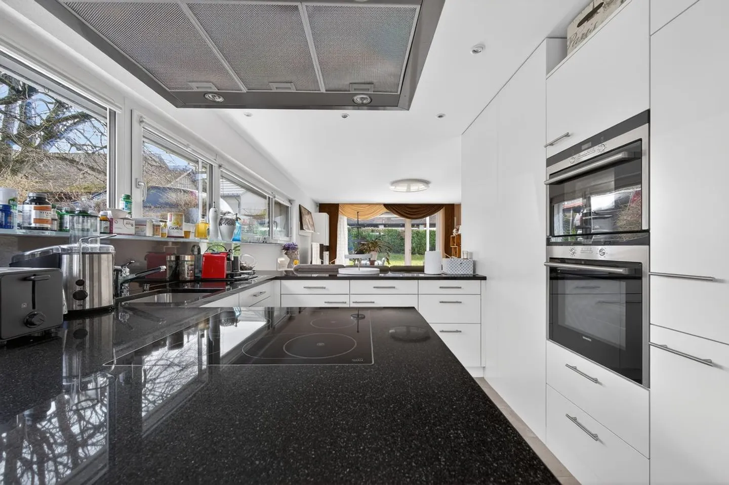 Appartement de jardin moderne 3.5 pièces dans un emplacement ensoleillé près du lac - Photo 4 sur 13