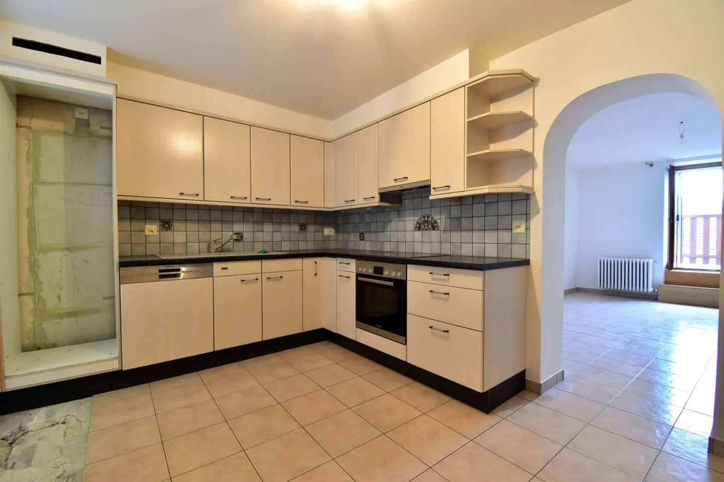 Incantevole appartamento di 4,5 locali ristrutturato nel cuore del paese - Foto 9 di 13