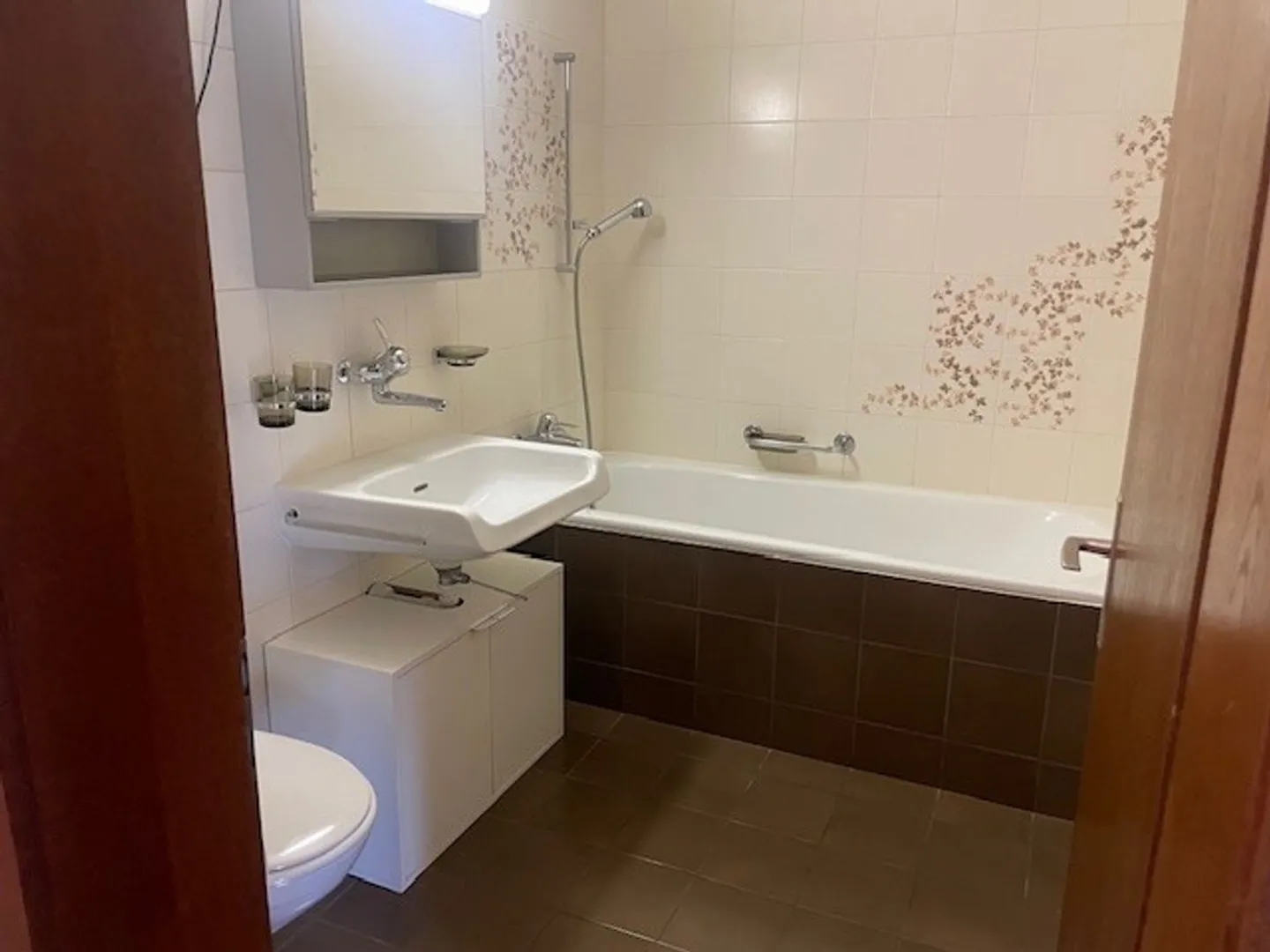 Spacious 2.5-room apartment with 100 m² of living space - Photo 3 of 8