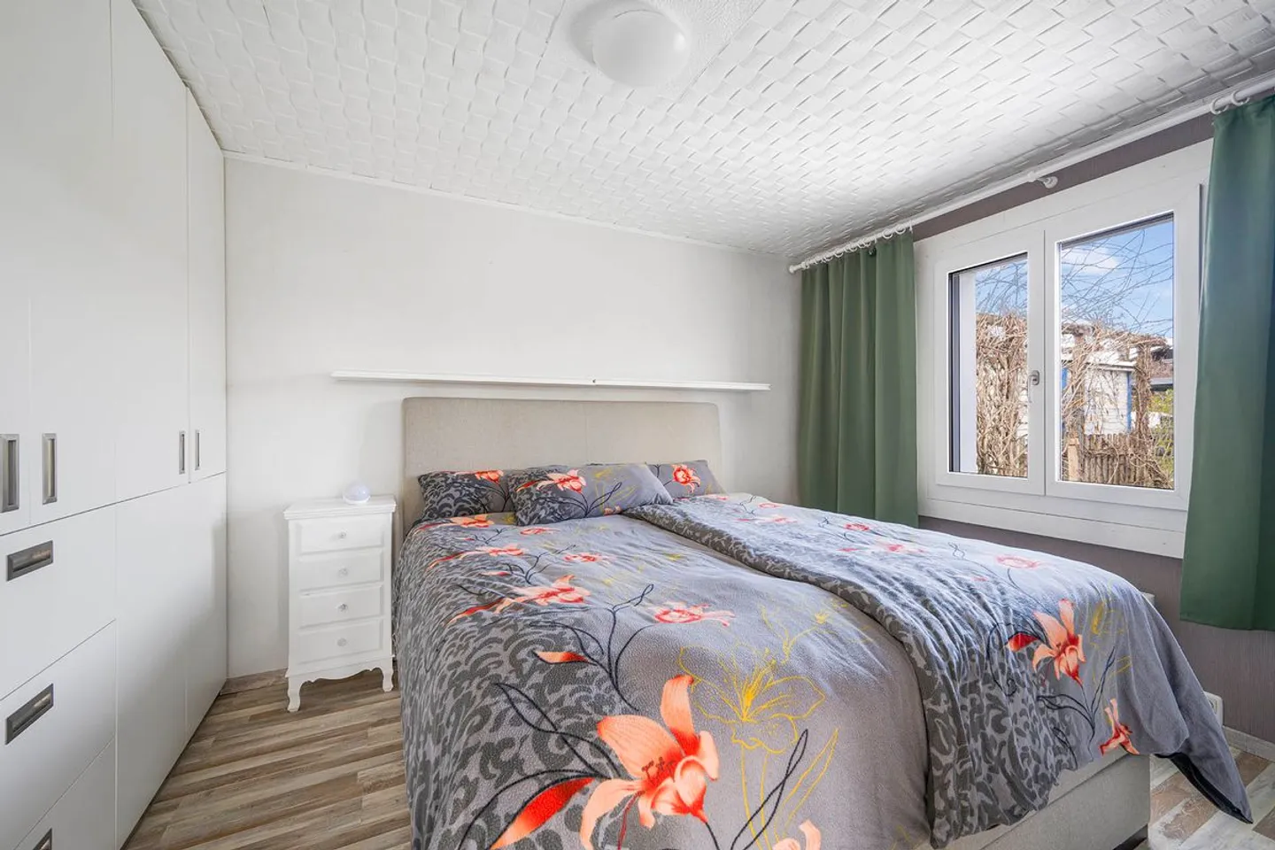 Charmantes Einfamilienhaus an sonniger und ruhiger Lage mit freier Fernsicht - Photo 8 of 13