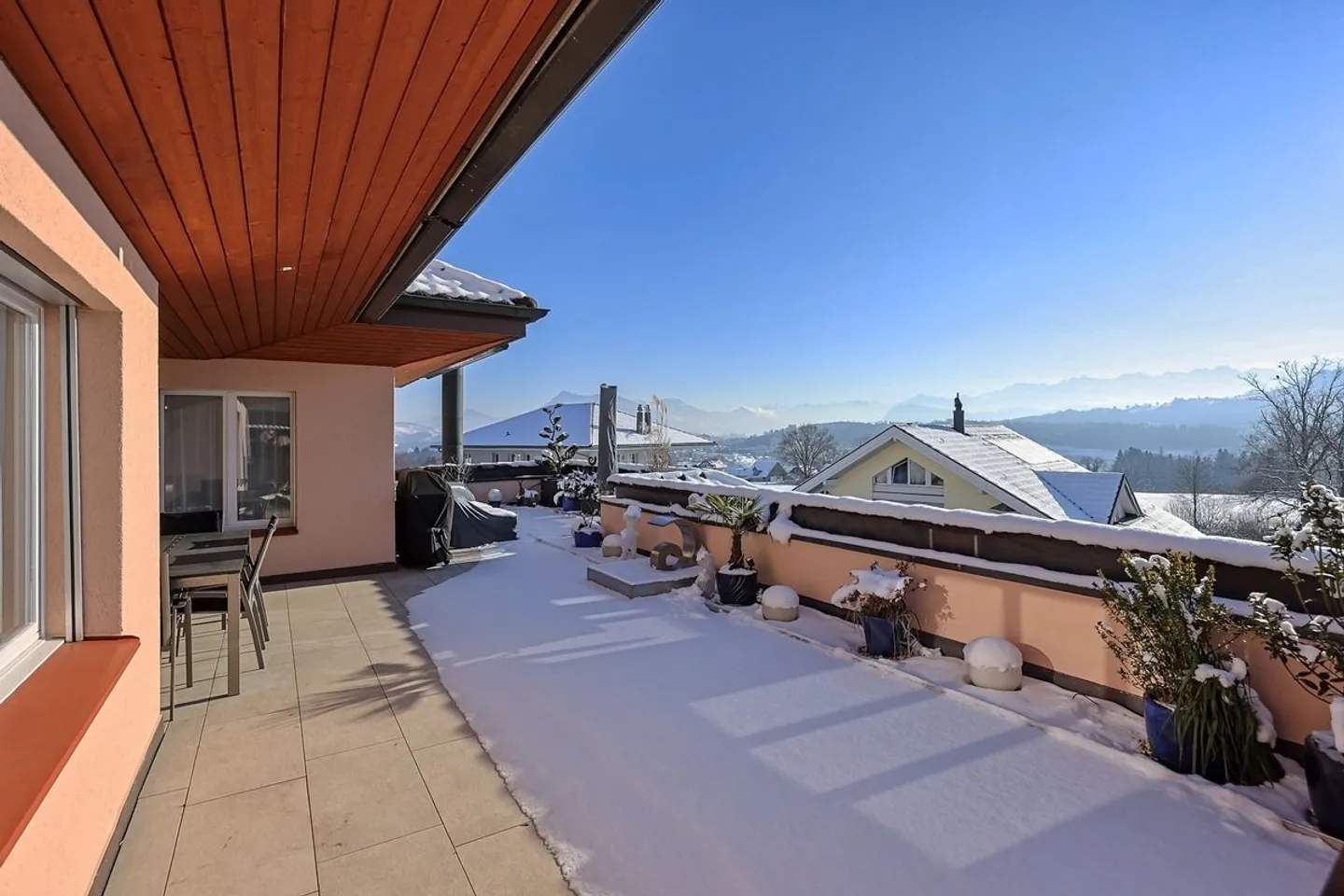 Traumwohnung mit Bergsicht und über 180 m² Aussenbereich - Foto 4 von 13