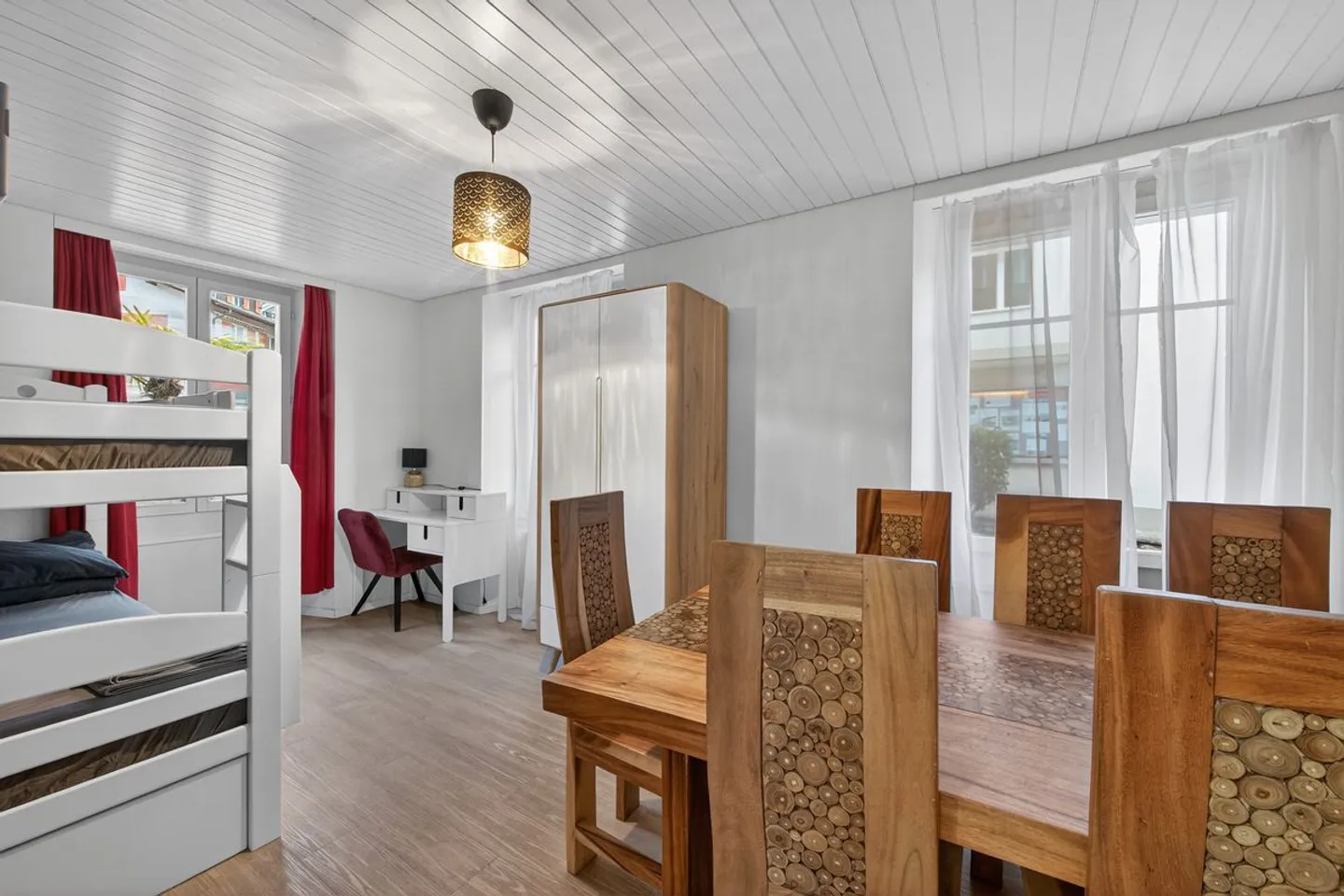 Proprietà di investimento vicino al lago con prospettive future attraenti - Foto 2 di 13