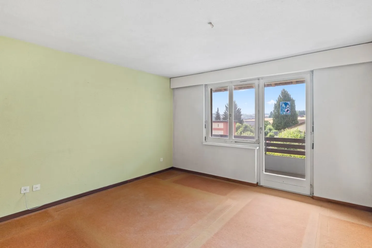 Maison de ville familiale avec deux espaces de jardin et belle vue - Photo 10 sur 13