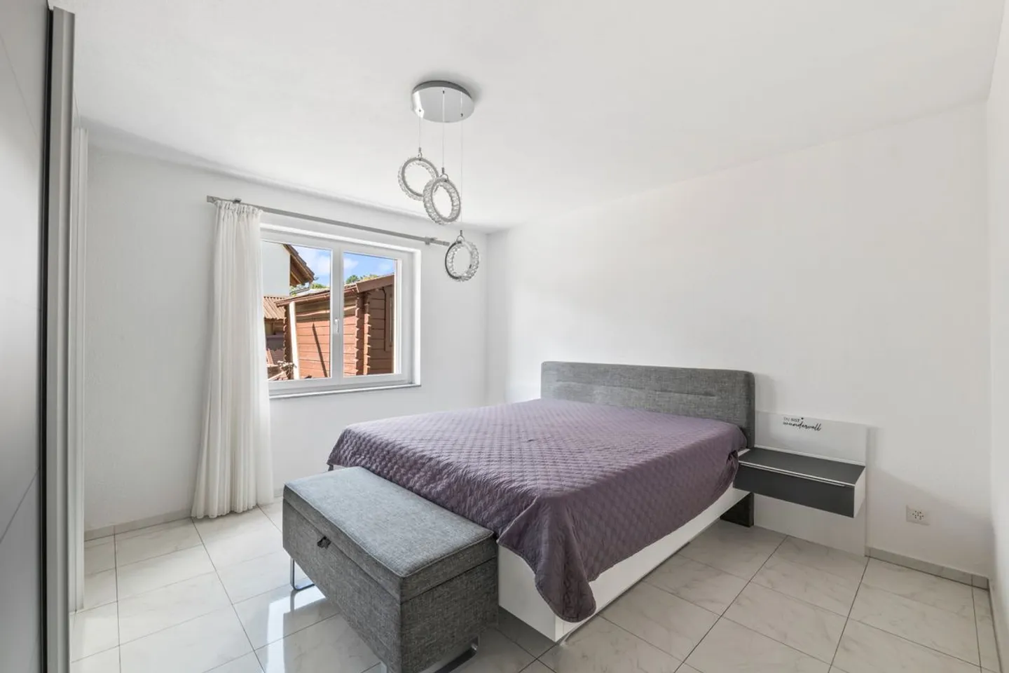 Moderne und helle 4.5-Zimmer-Gartenwohnung an naturnaher Lage mit Lift und Tiefgaragenplatz - Photo 9 of 13