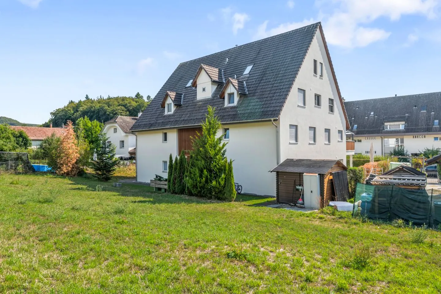 Moderne und helle 4.5-Zimmer-Gartenwohnung an naturnaher Lage mit Lift und Tiefgaragenplatz - Photo 2 of 13