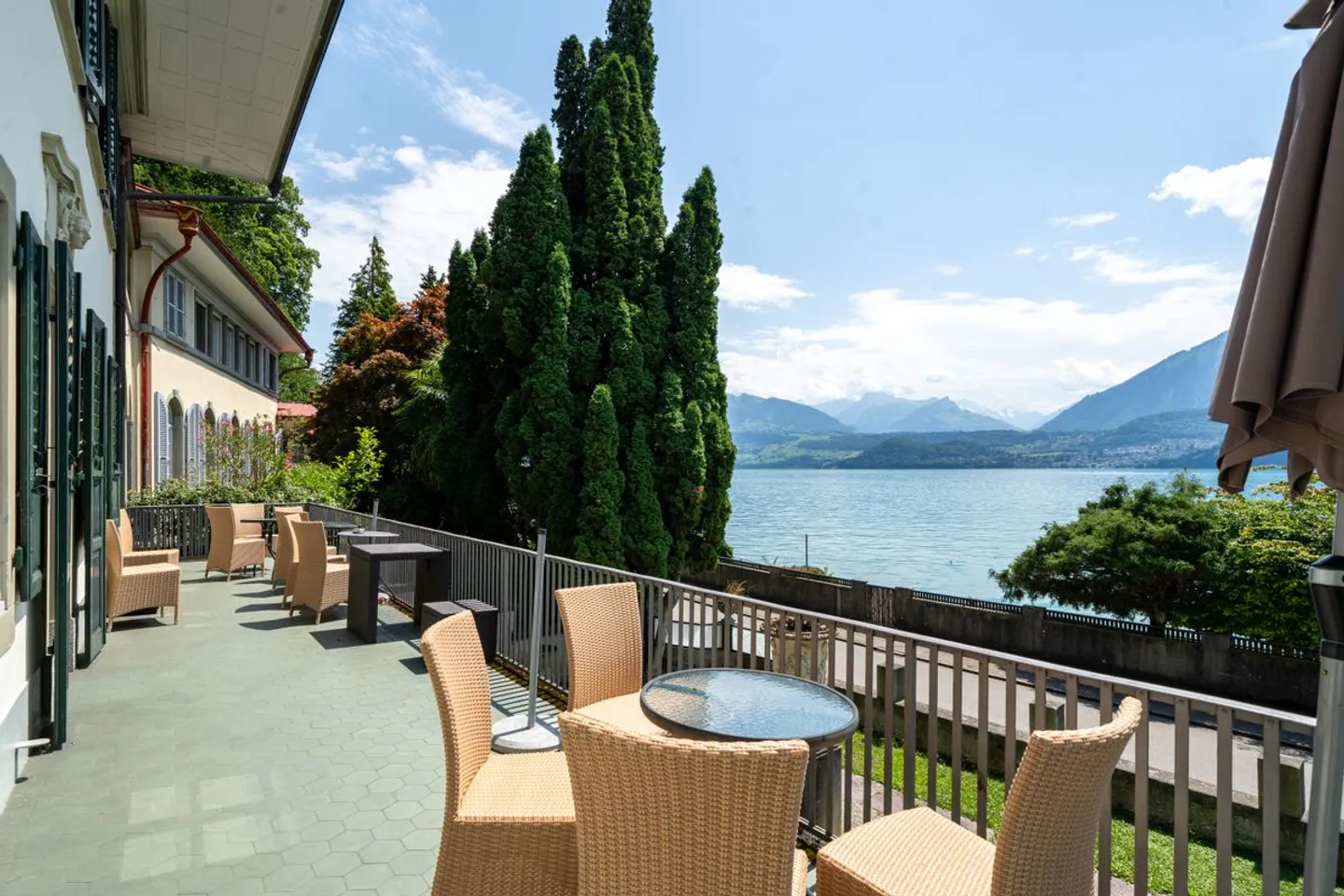 Classic-elegant with lake view: Historic property in Gunten - Photo 10 of 13