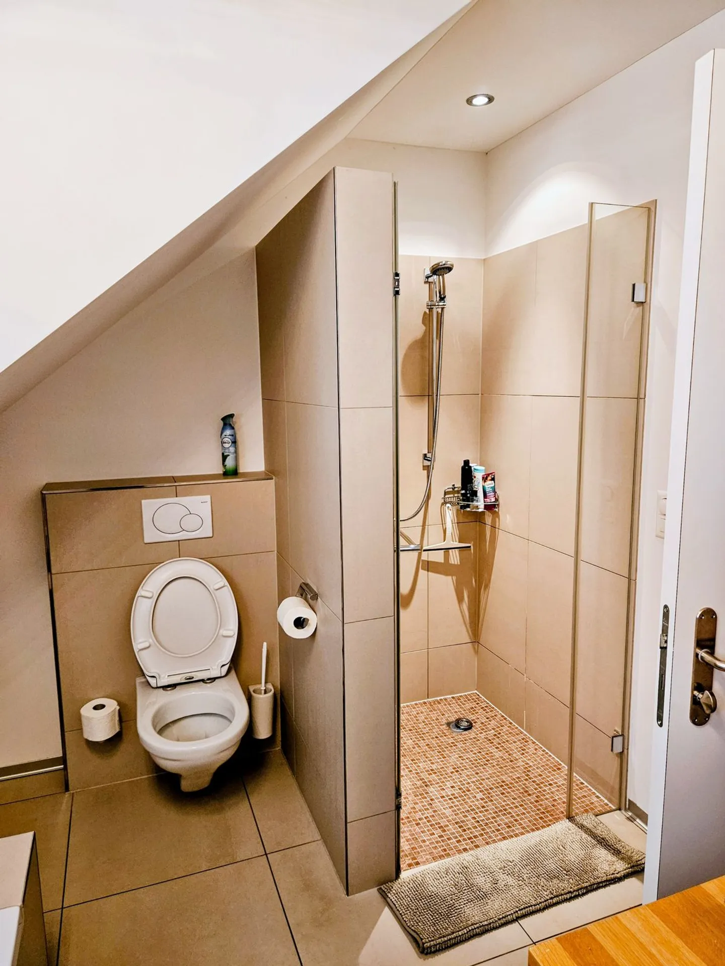 Geräumige 3.5-Zimmer Dachwohnung mit Aussicht in Weiningen - Foto 11 von 13