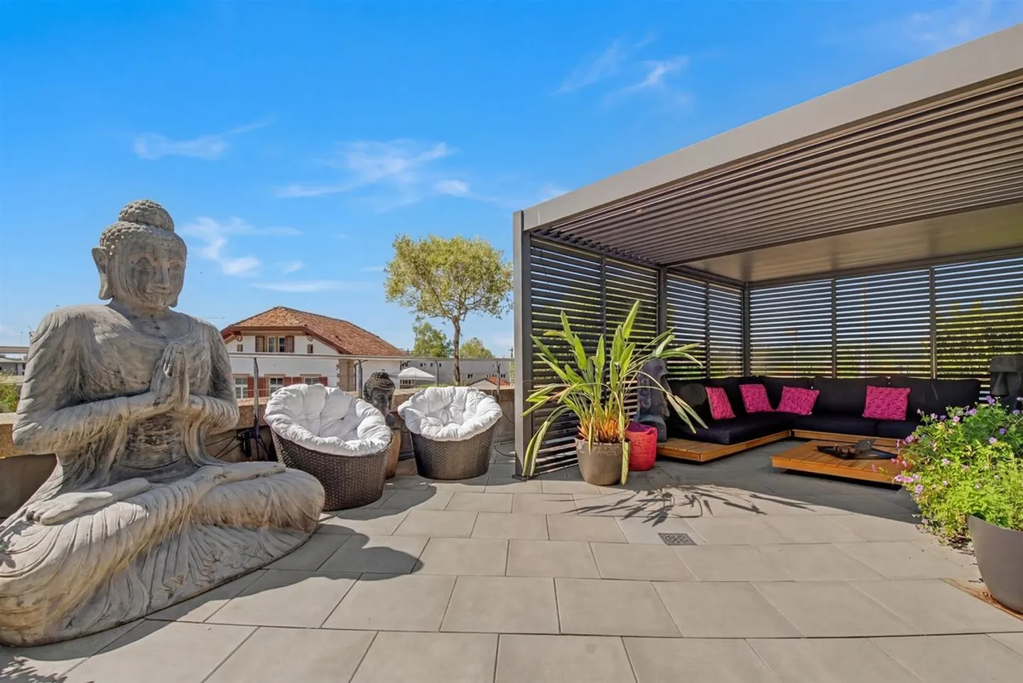 Light-flooded, very luxurious penthouse apartment with lots of privacy and mountain views - Photo 10 of 13