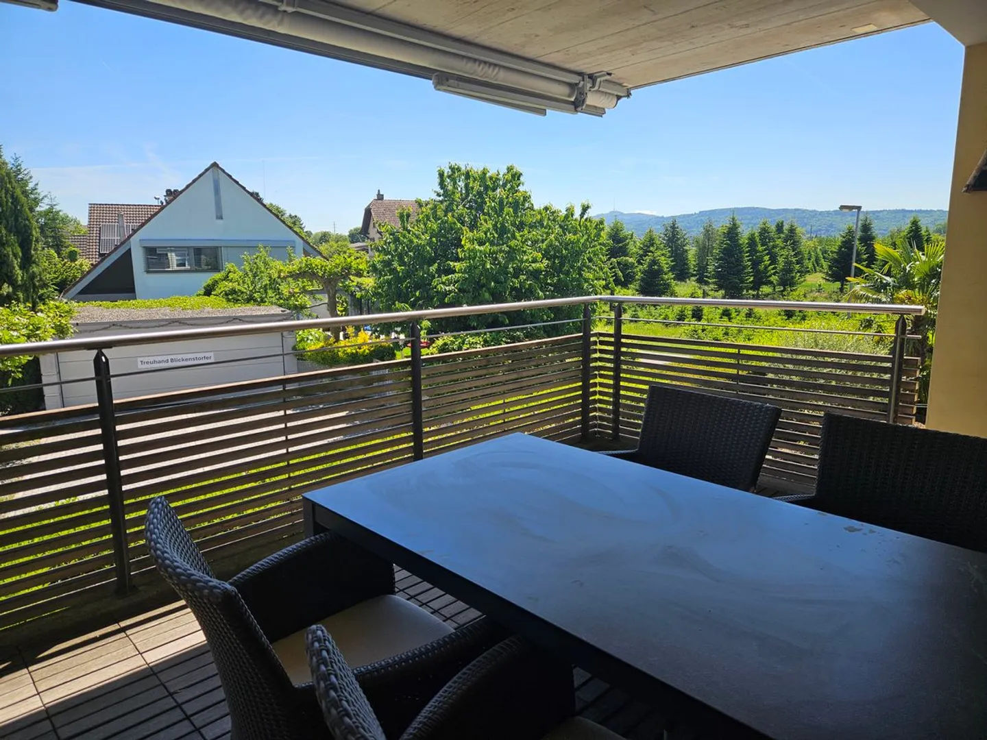 Geräumige 3.5-Zimmer Dachwohnung mit Aussicht in Weiningen - Foto 12 von 13