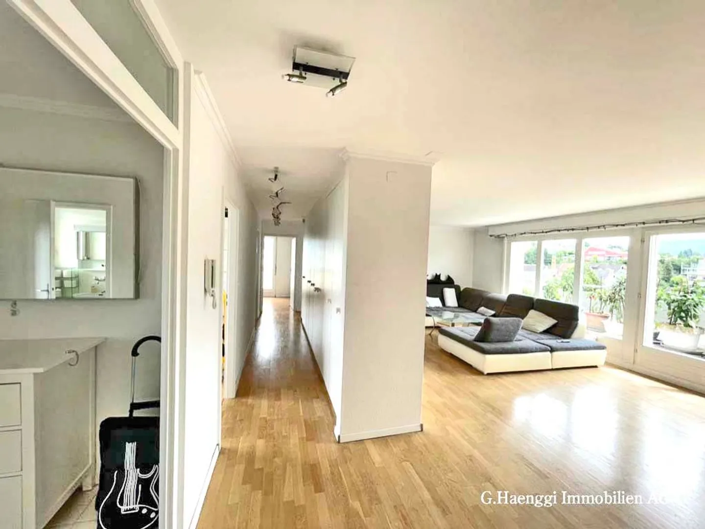 Extraordinary 4.5 Room Penthouse Apartment with Large Surrounding Balcony - Photo 6 of 13