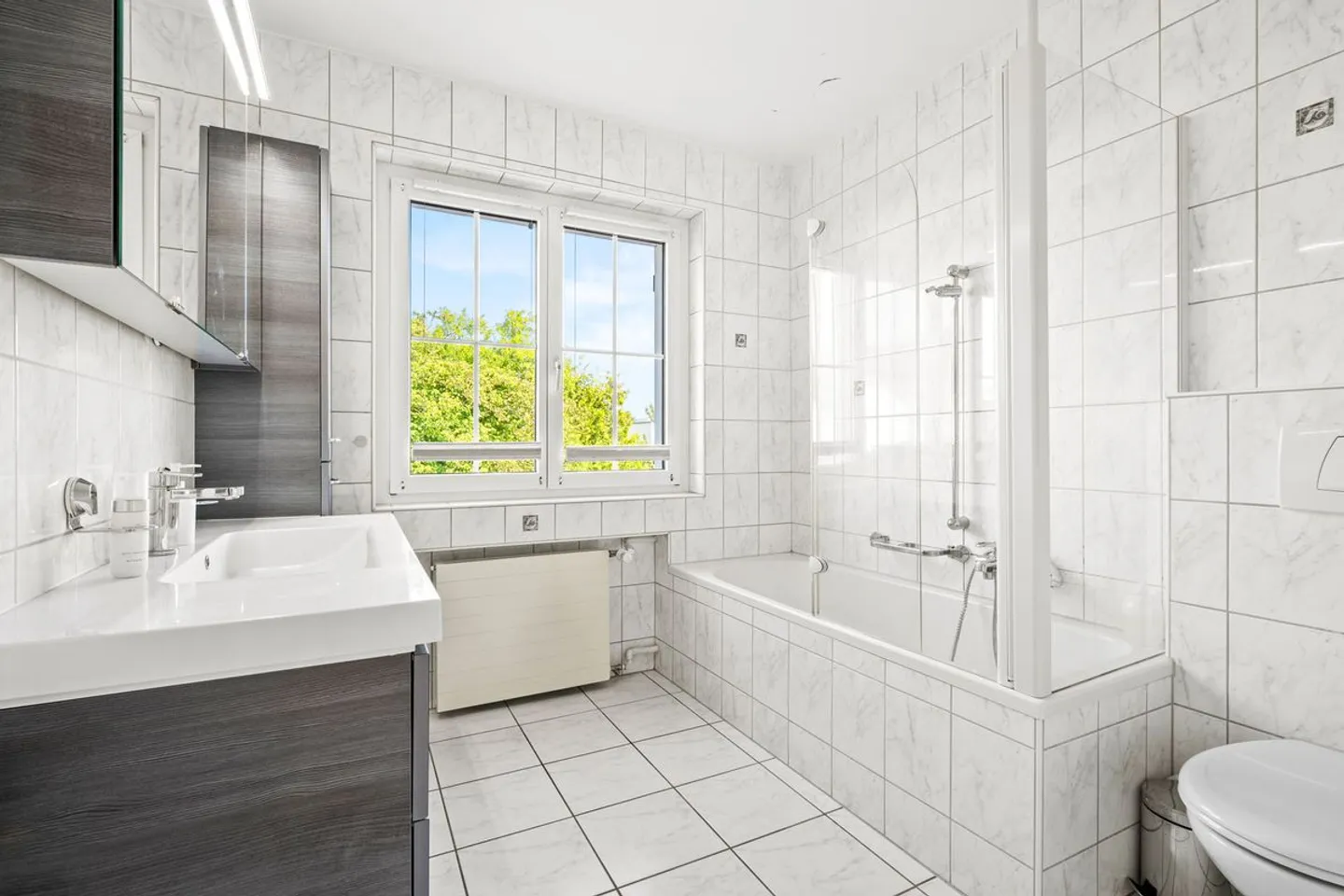 Reserviert! Freistehendes Einfamilienhaus mit traumhaftem Garten - Foto 11 von 13