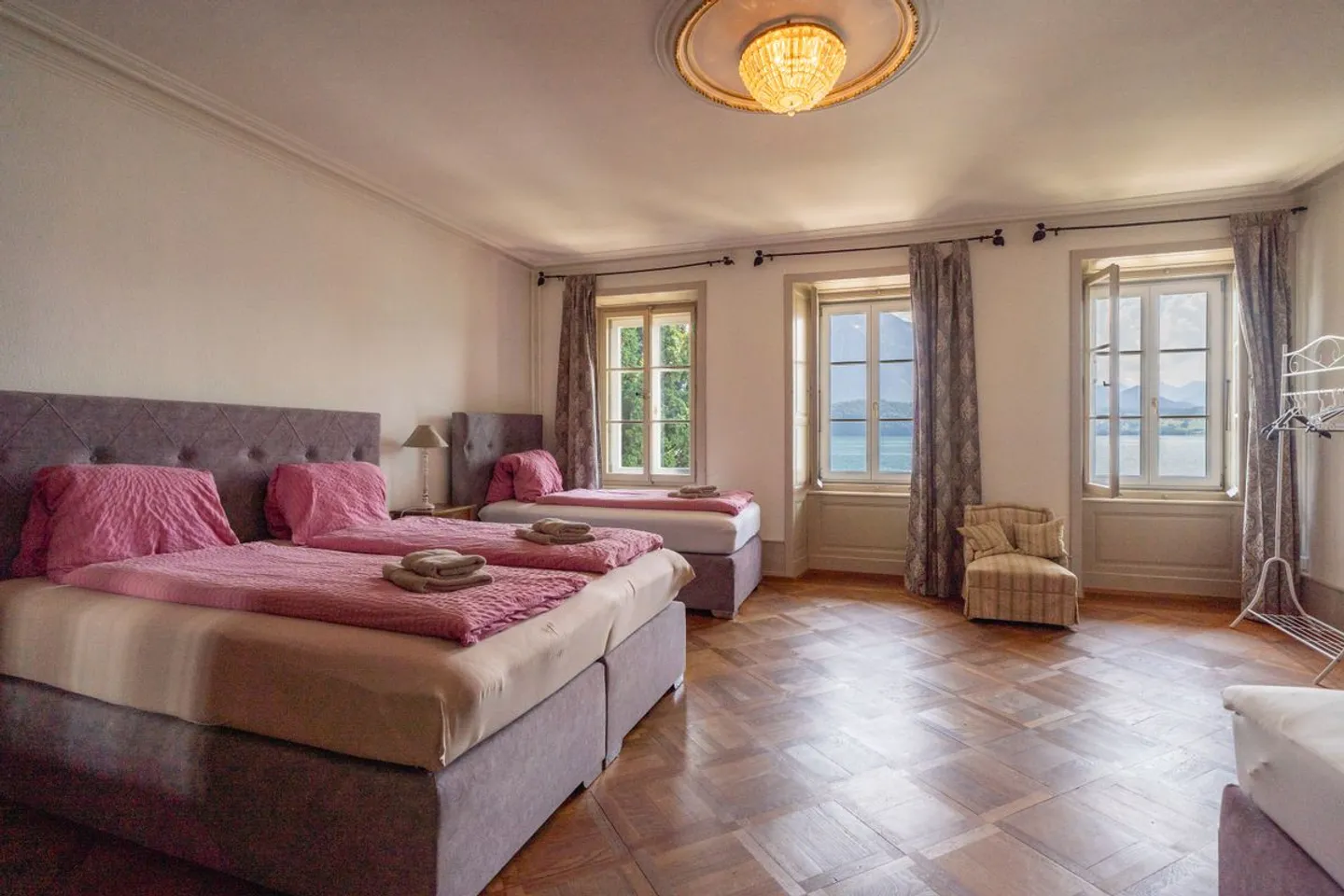 Classic-elegant with lake view: Historic property in Gunten - Photo 13 of 13