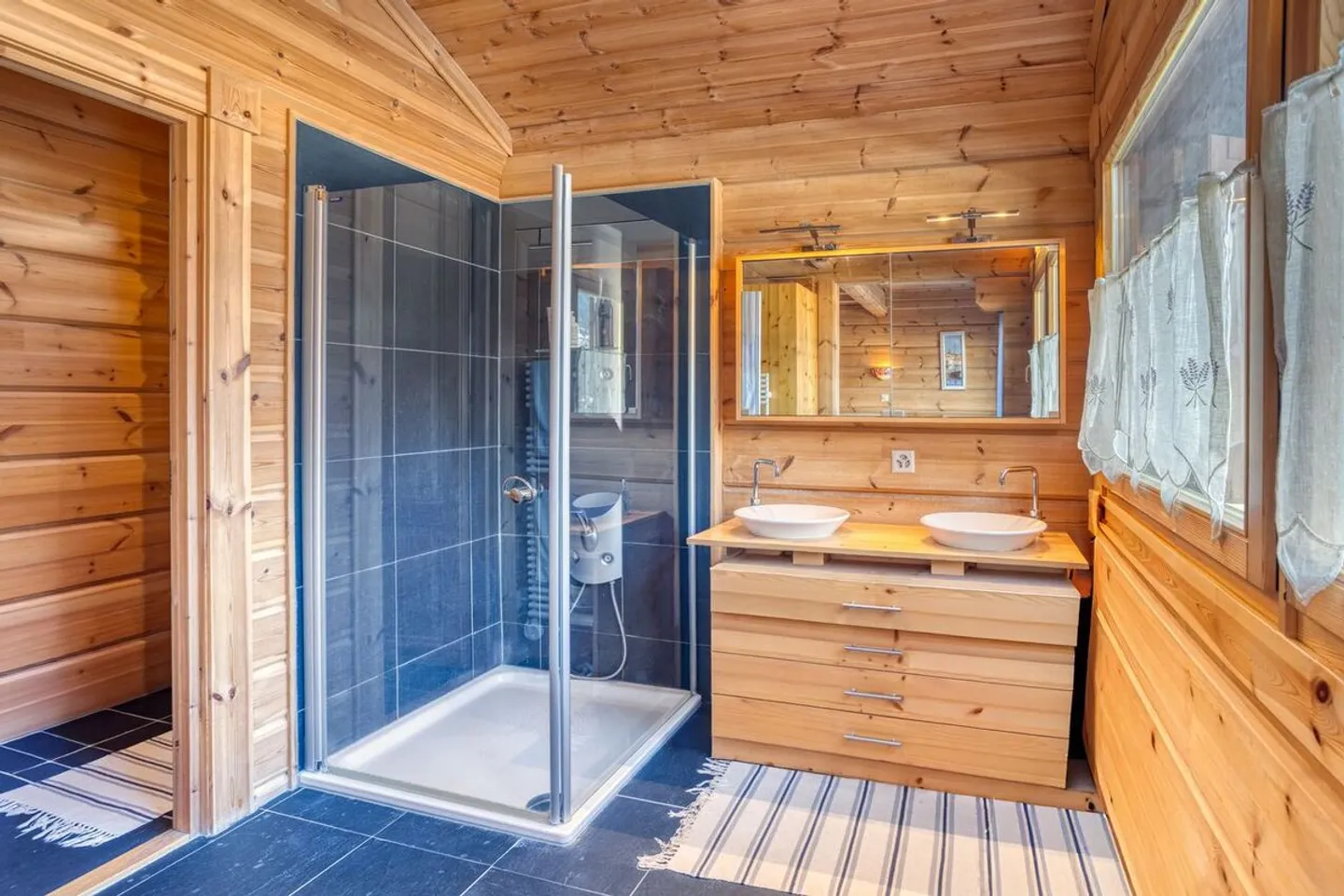 MAGNIFIKANTER CHALET MIT BAUBAREM GRUNDSTÜCK - Foto 6 von 9