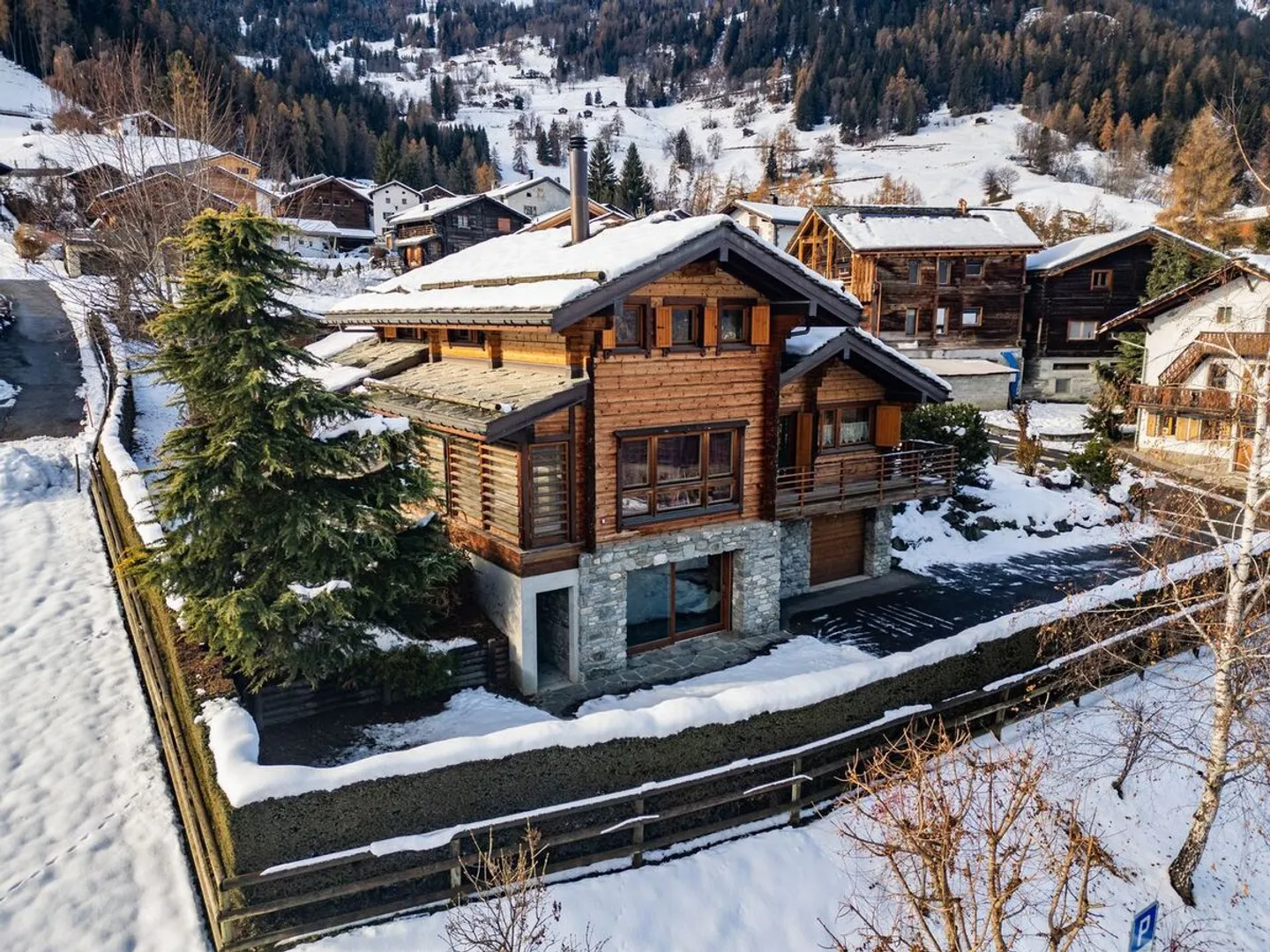 MAGNIFIKANTER CHALET MIT BAUBAREM GRUNDSTÜCK - Foto 1 von 9