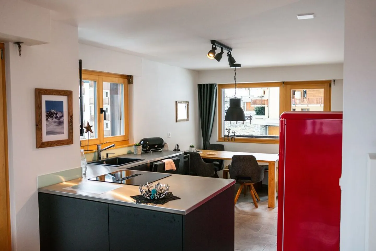 AN ALPINE GEM WITH PANORAMIC VIEW - Photo 3 of 9