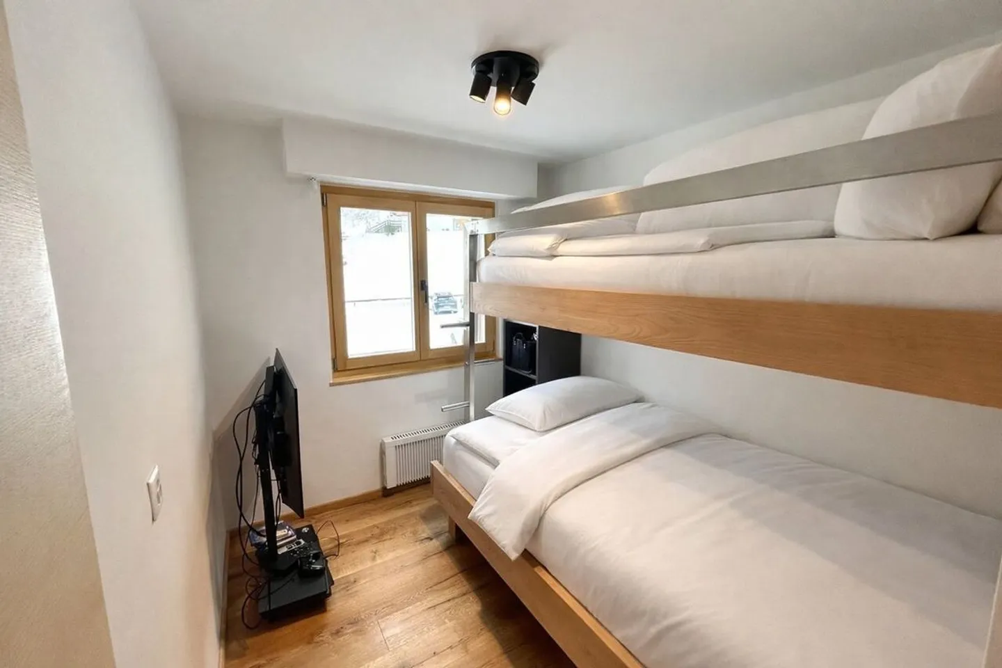 AN ALPINE GEM WITH PANORAMIC VIEW - Photo 7 of 9