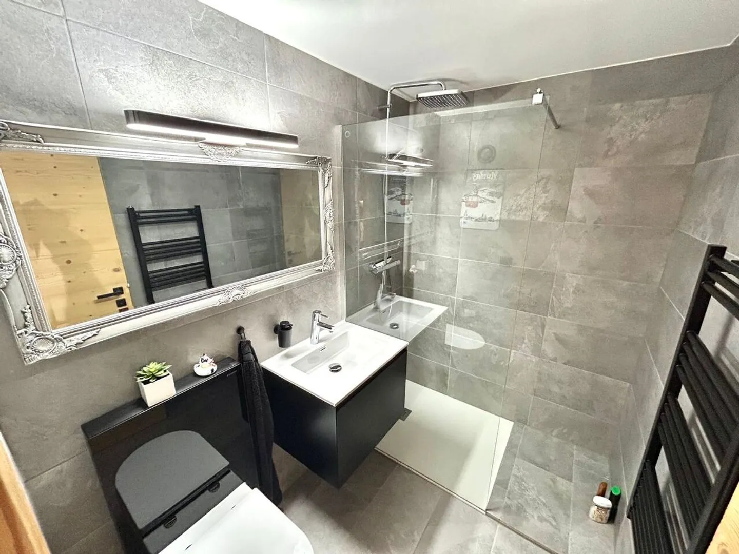 AN ALPINE GEM WITH PANORAMIC VIEW - Photo 5 of 9