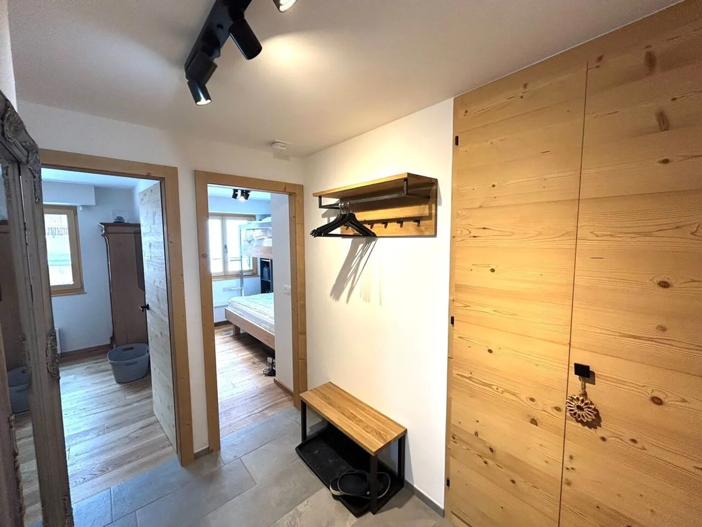 AN ALPINE GEM WITH PANORAMIC VIEW - Photo 4 of 9