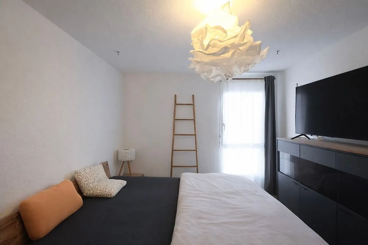 APPARTEMENT 4,5 PIÈCES AVEC VUE DÉGAGÉE SUR LES MONTAGNES - Photo 5 of 9