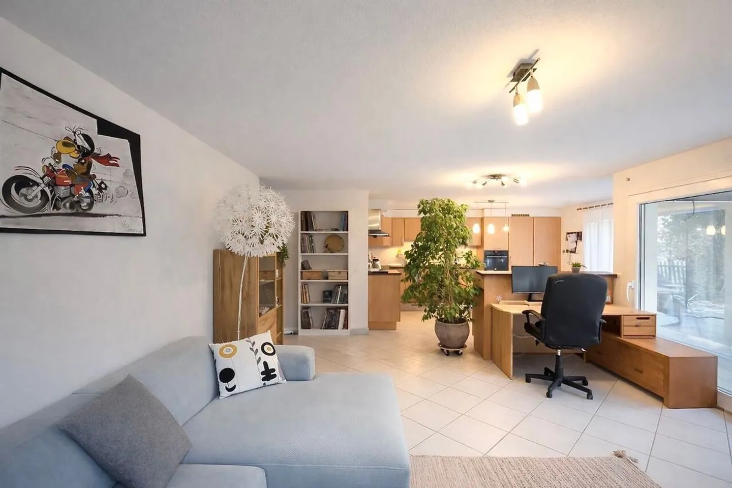 APPARTEMENT 4,5 PIÈCES AVEC VUE DÉGAGÉE SUR LES MONTAGNES - Photo 3 of 9