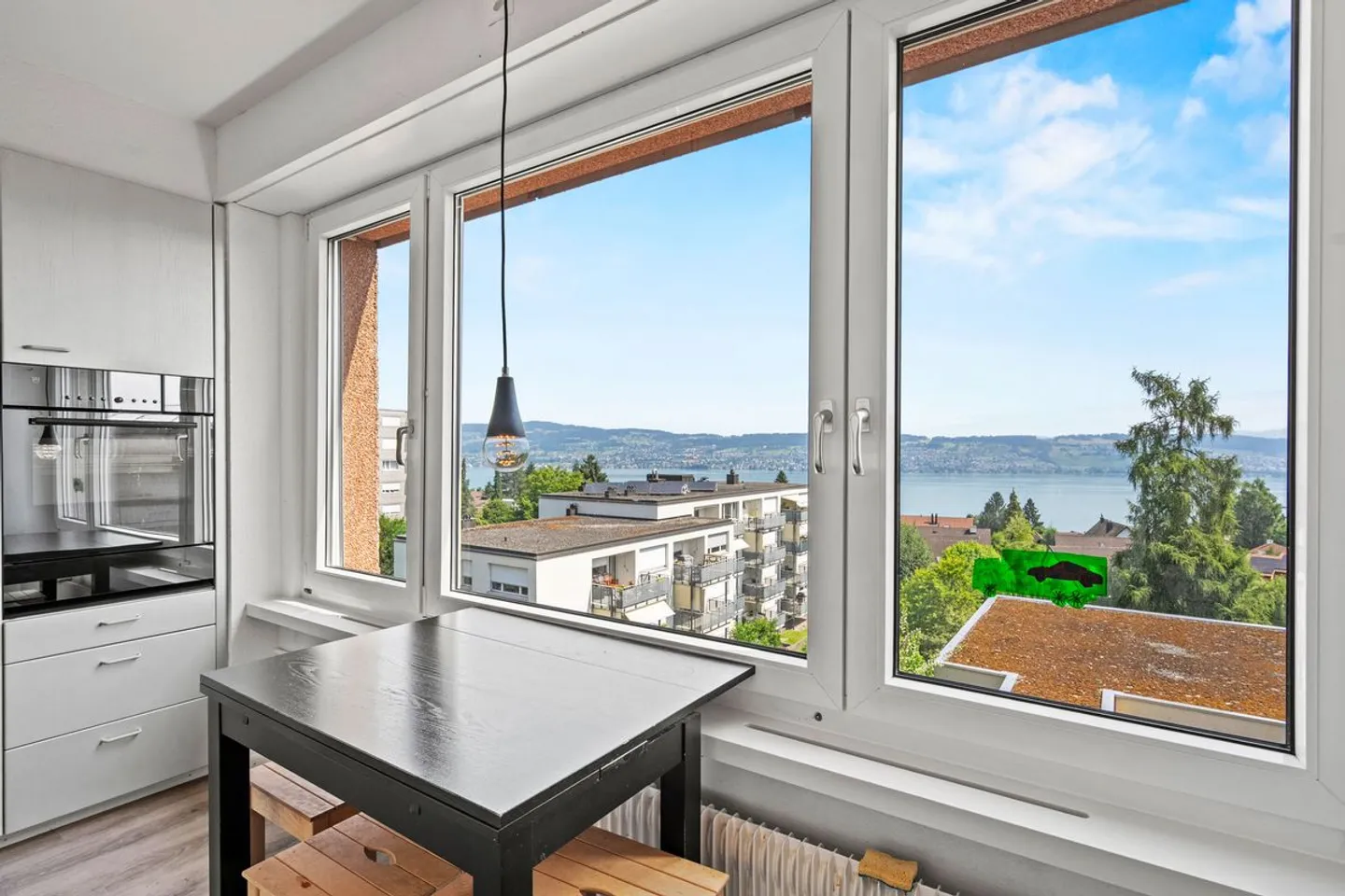 Charming 4.5-room penthouse apartment with stunning lake view - Photo 7 of 13