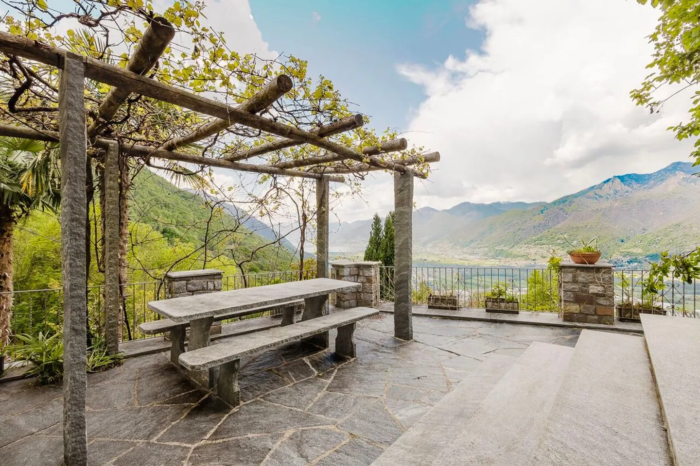 Faszinierendes Tessiner Haus mit Garten und Pergola auf zwei Etagen - Foto 13 von 13
