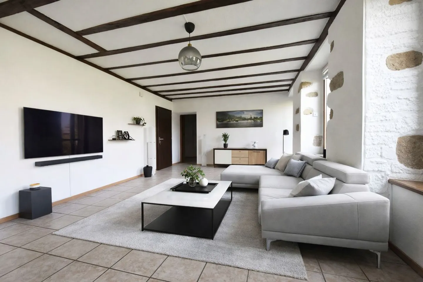 Incantevole appartamento 4,5 locali a Coffrane - Foto 1 di 4