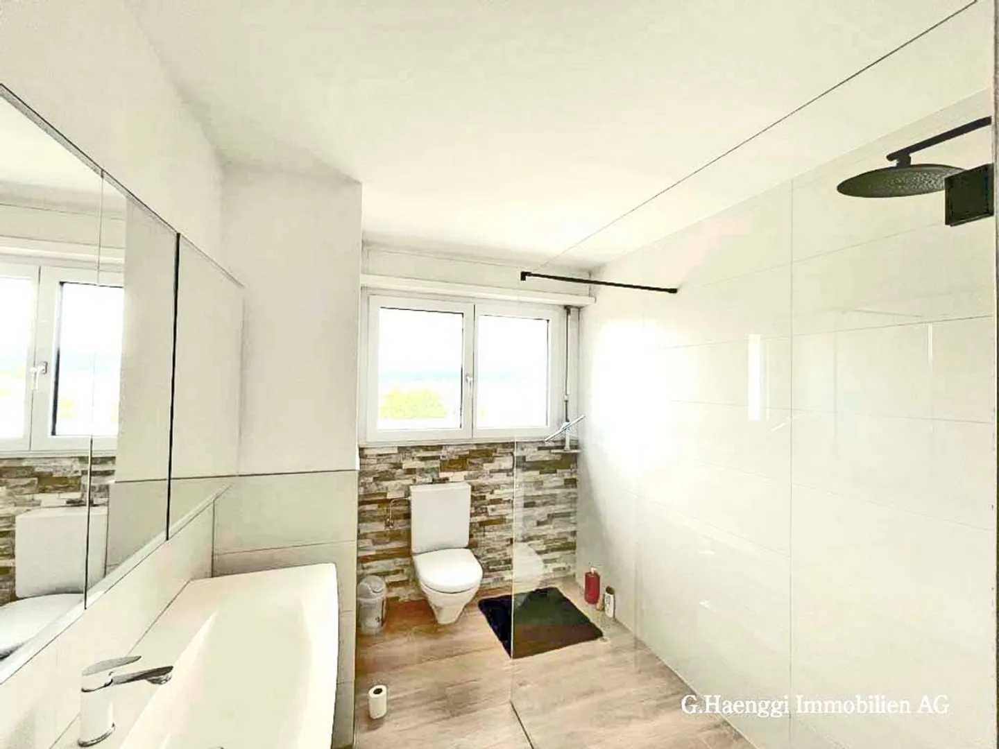 Extraordinary 4.5 Room Penthouse Apartment with Large Surrounding Balcony - Photo 11 of 13
