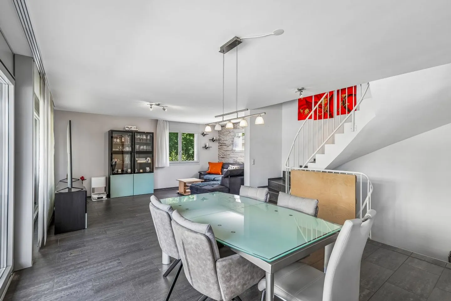 Detached 5-room single-family house with 3-room apartment and studio - Photo 3 of 13
