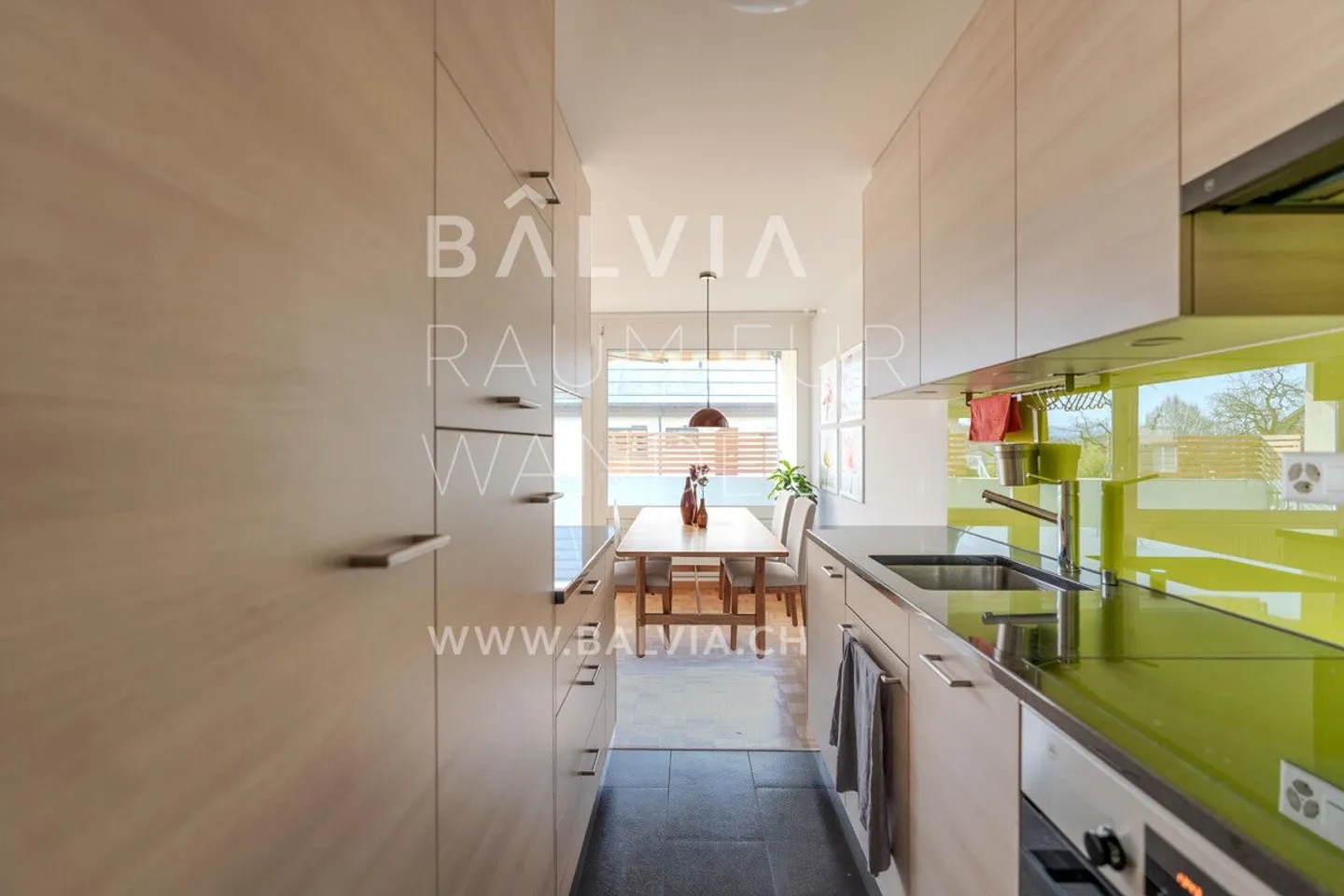 Appartement lumineux avec nouvelle salle de bain et place de parking - Photo 3 sur 9