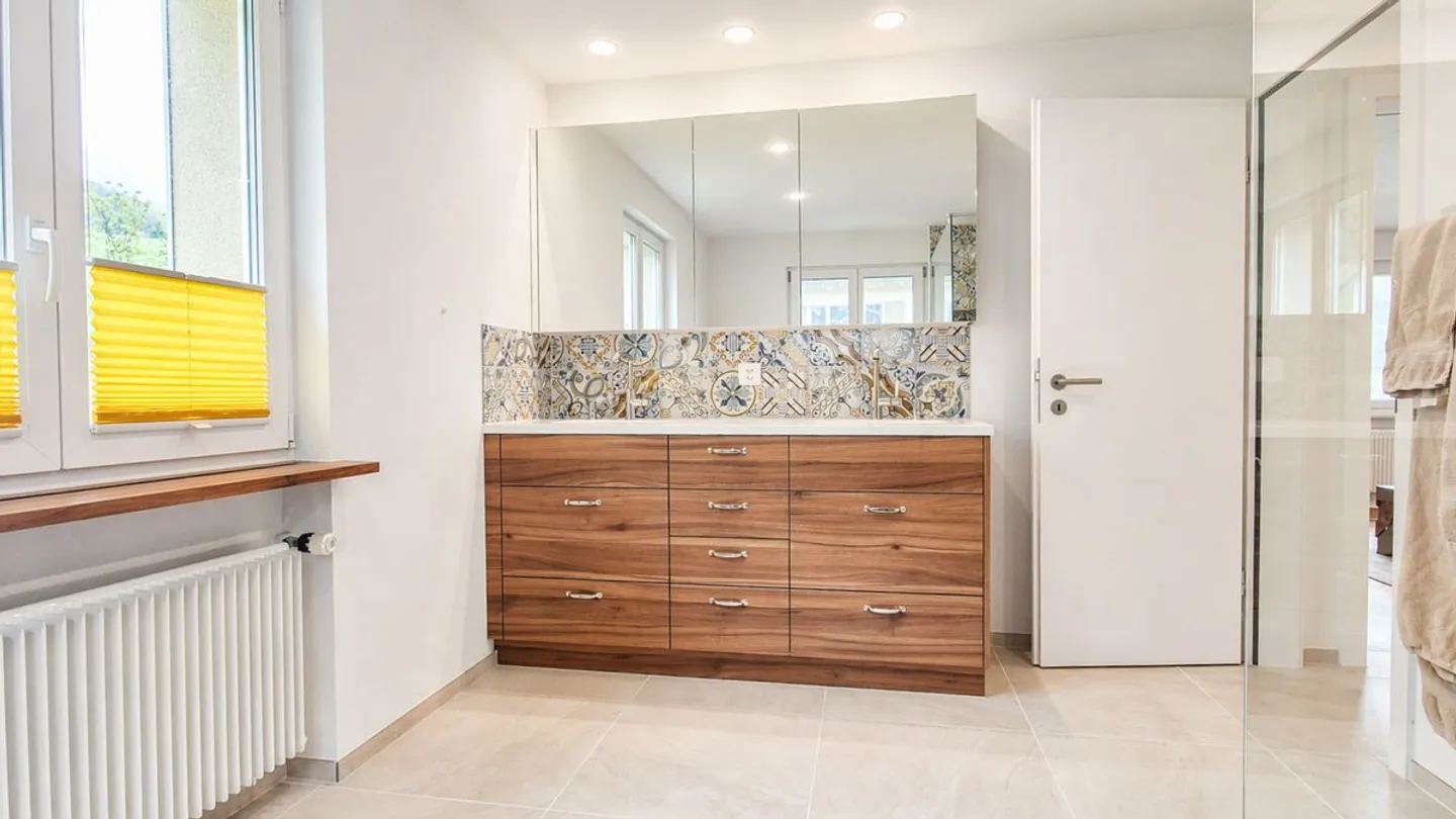 Spacious family house with plenty of space and 924 m² plot in Reigoldswil - Photo 8 of 13