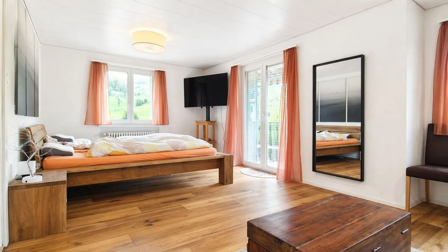 Spacious family house with plenty of space and 924 m² plot in Reigoldswil - Photo 4 of 13