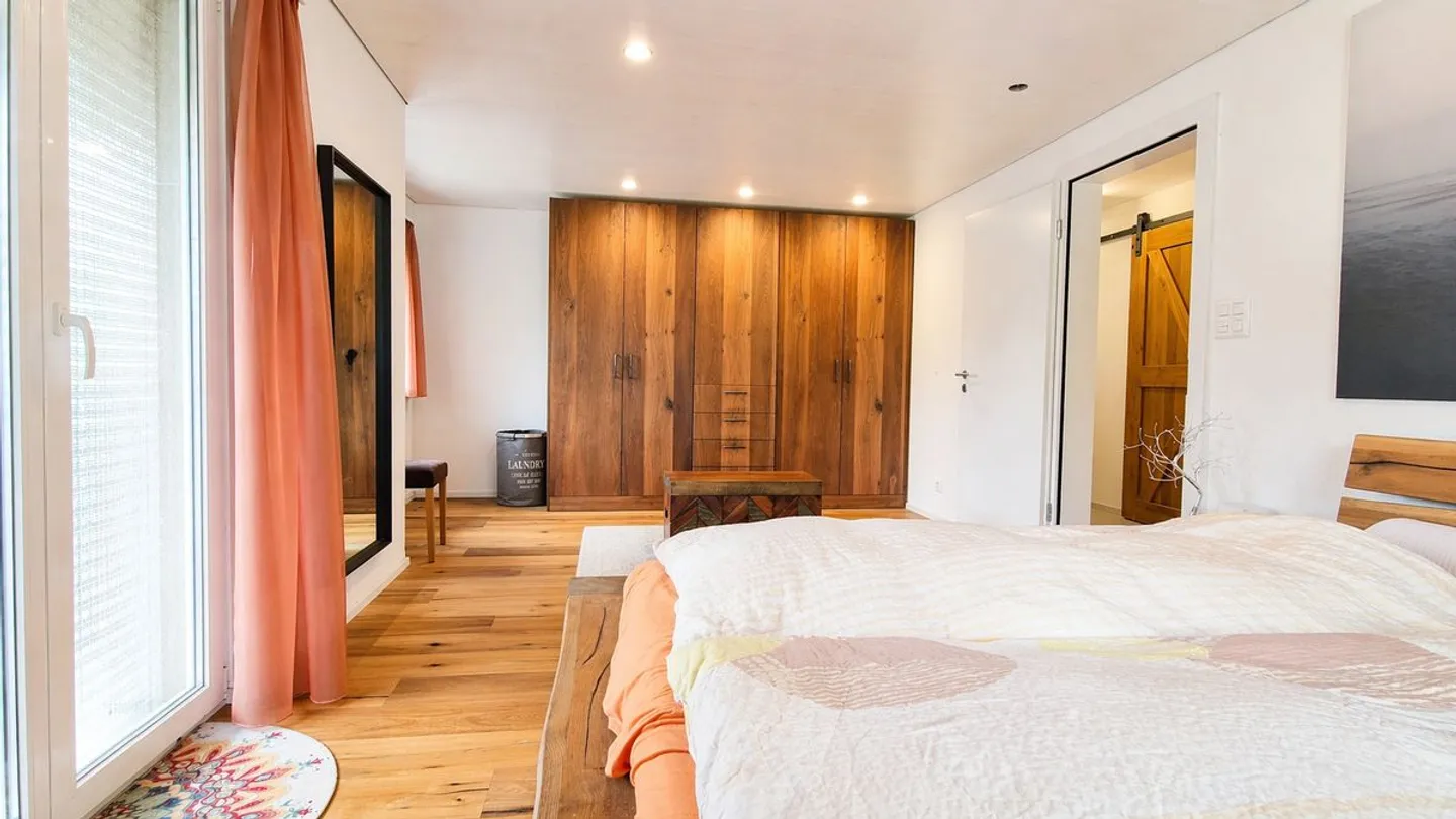 Spacious family house with plenty of space and 924 m² plot in Reigoldswil - Photo 5 of 13