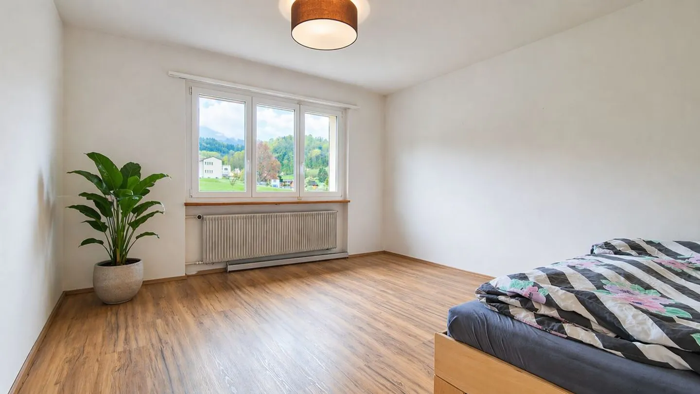 Spacious family house with plenty of space and 924 m² plot in Reigoldswil - Photo 12 of 13