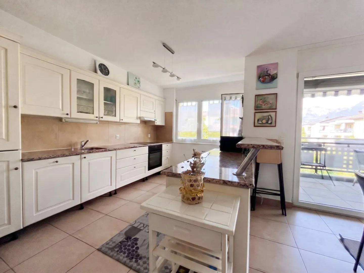 132 m2 bright and quiet, 40 m2 living room, southwest balcony - Photo 1 of 7